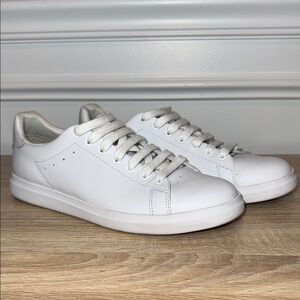 Tory Burch White “Howell Court”‎ W DUST BAG Athletic Shoes Sleek Design Sz 9 EUC
